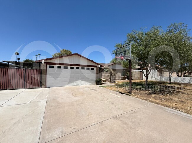 5702 W Royal Palm Rd Glendale, AZ 85302 photo 4