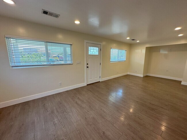 3820 Florence St San Diego, CA 92113 photo 4