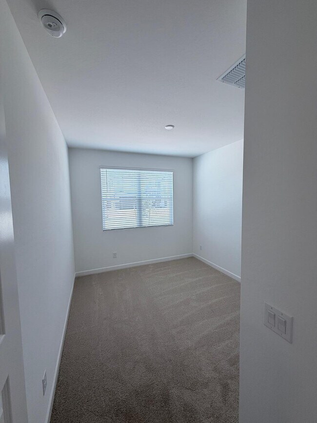 6988 W Buckhorn Trail Peoria, AZ 85383 photo 4