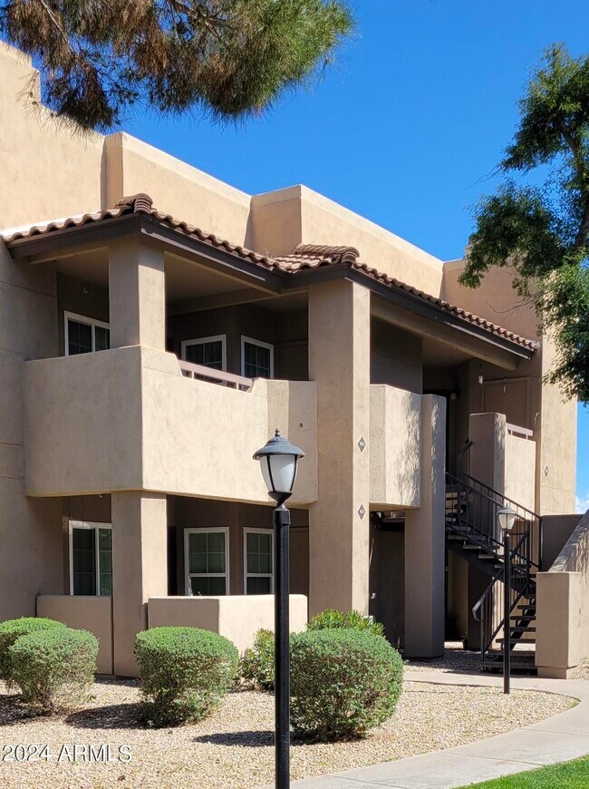 9450 E Becker Ln Scottsdale, AZ 85260 photo 3