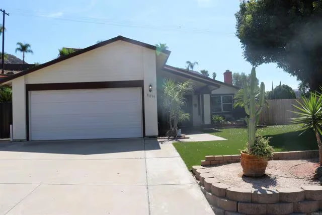 11235 Brockway St El Cajon, CA 92021 photo 2