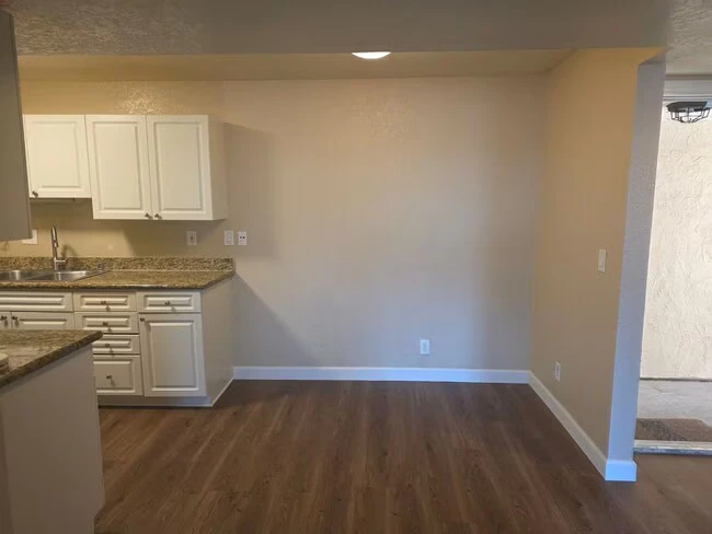 240 W Lincoln Ave Escondido, CA 92026 photo 2