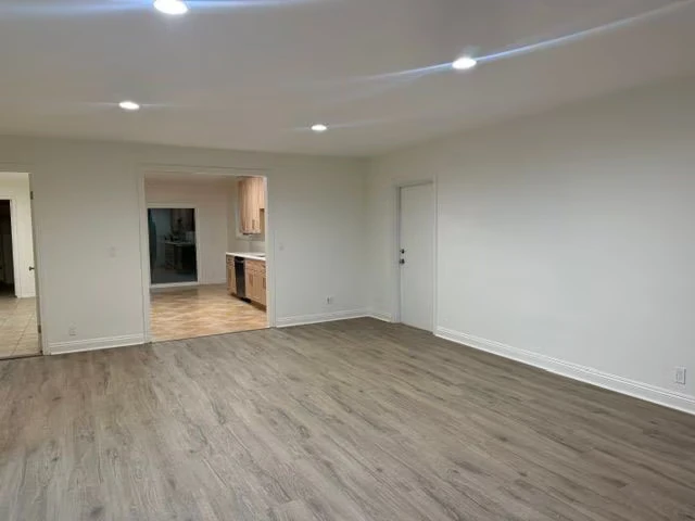 2125 N Ave photo 4