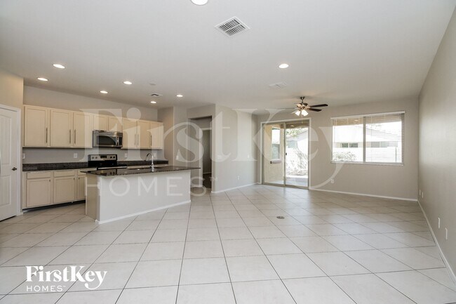 9324 W Jones Ave photo 4