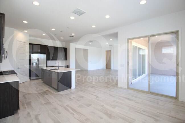 24477 N 170th Dr Surprise, AZ 85387 photo 5