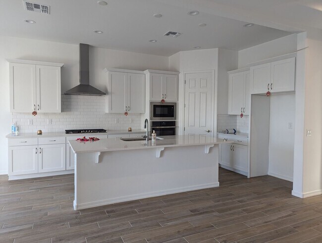 15681 W Jefferson St Goodyear, AZ 85338 photo 4