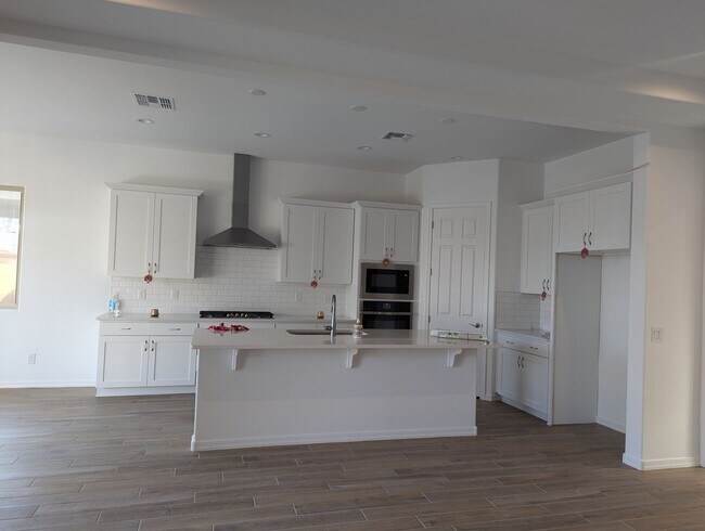 15681 W Jefferson St Goodyear, AZ 85338 photo 2