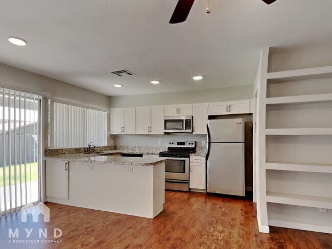 725 W Utopia Rd Phoenix, AZ 85027 photo 2
