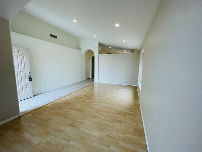 1051 W Todd Dr Tempe, AZ 85283 photo 5