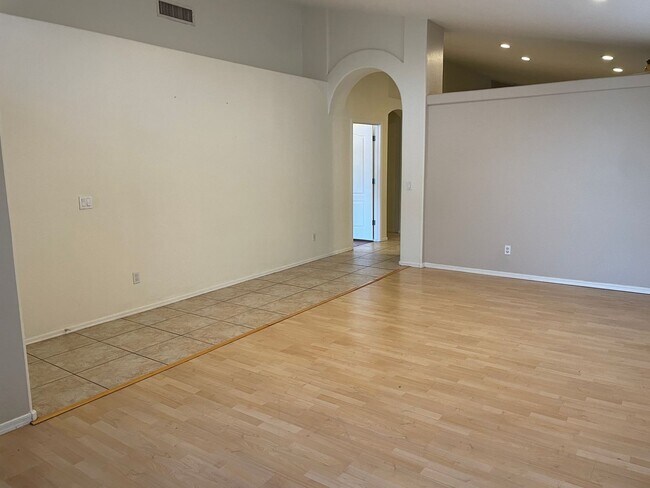 1051 W Todd Dr Tempe, AZ 85283 photo 4
