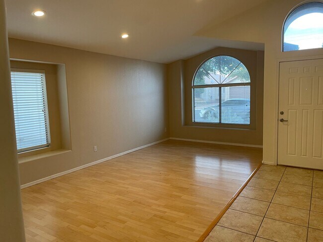1051 W Todd Dr Tempe, AZ 85283 photo 3