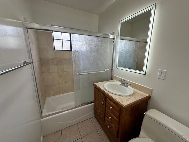 2104 La Siesta Way National City, CA 91950 photo 4