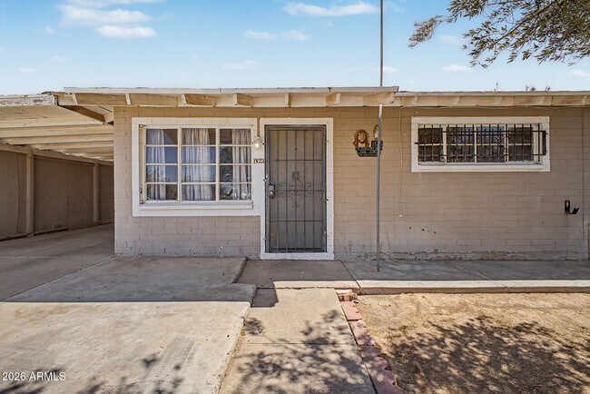 1823 E Sunland Ave Phoenix, AZ 85040 photo 4