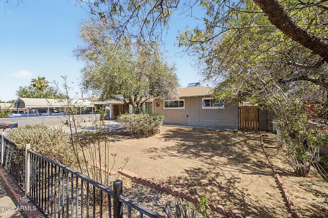 1823 E Sunland Ave Phoenix, AZ 85040 photo 3