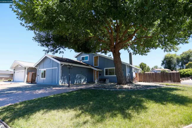 3330 Claudia Dr Concord, CA 94519 photo 2