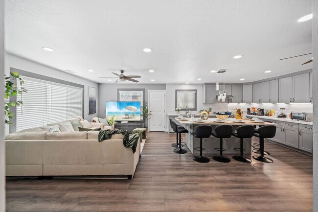 10983 Parkdale Ave San Diego, CA 92126 photo 4