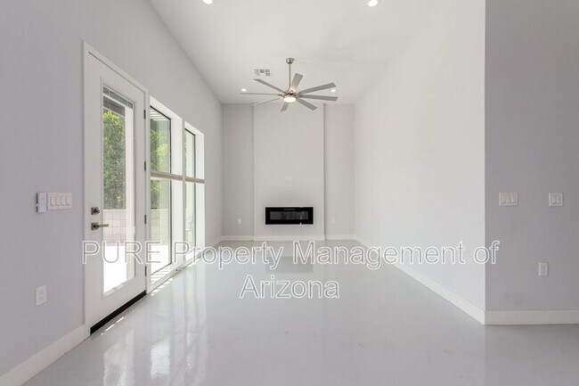 4501 E Campbell Ave Phoenix, AZ 85018 photo 2