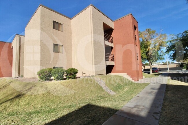 1340 N Recker Rd Mesa, AZ 85205 photo 2