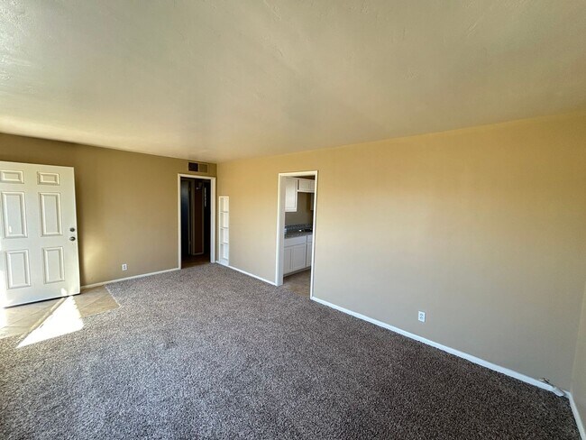 3615 E Yale St Phoenix, AZ 85008 photo 2