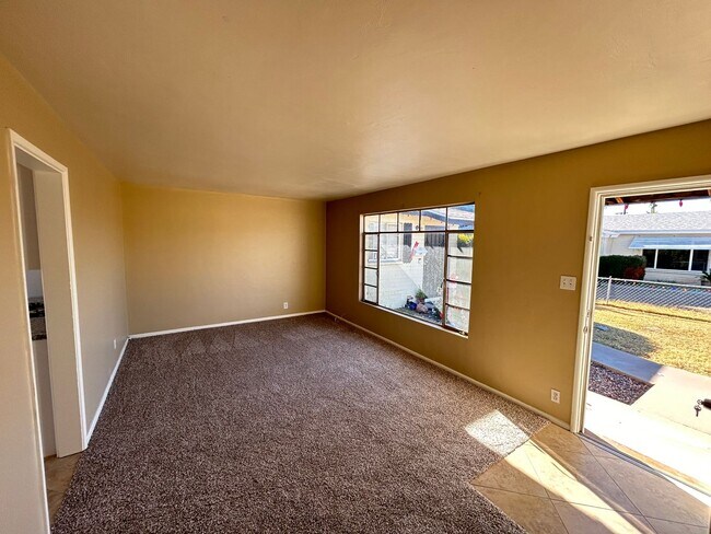 3615 E Yale St Phoenix, AZ 85008 photo 3