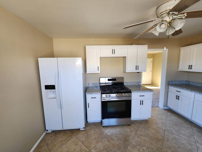 3615 E Yale St Phoenix, AZ 85008 photo 4