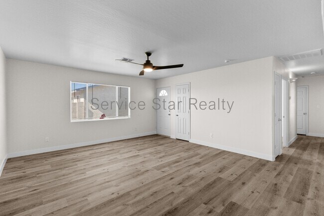 5311 W Mauna Loa Ln Glendale, AZ 85306 photo 2