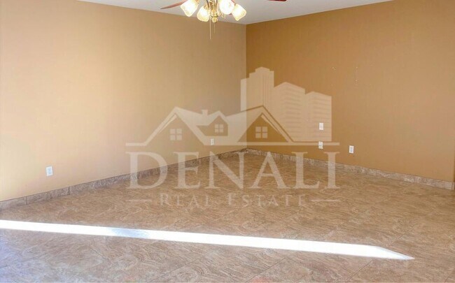 2862 E Bagdad Rd photo 2