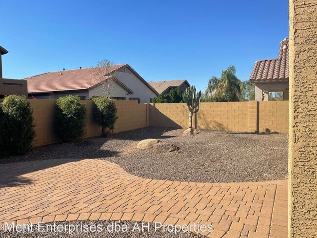 2427 W Eagle Feather Rd Phoenix, AZ 85085 photo 5