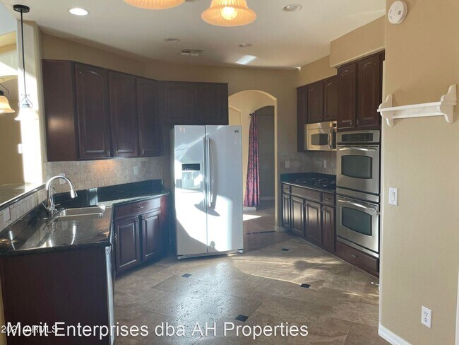 2427 W Eagle Feather Rd Phoenix, AZ 85085 photo 2