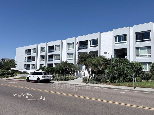 910 N Pacific St Oceanside, CA 92054