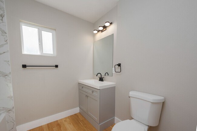 203 W 3rd Ave Escondido, CA 92025 photo 3