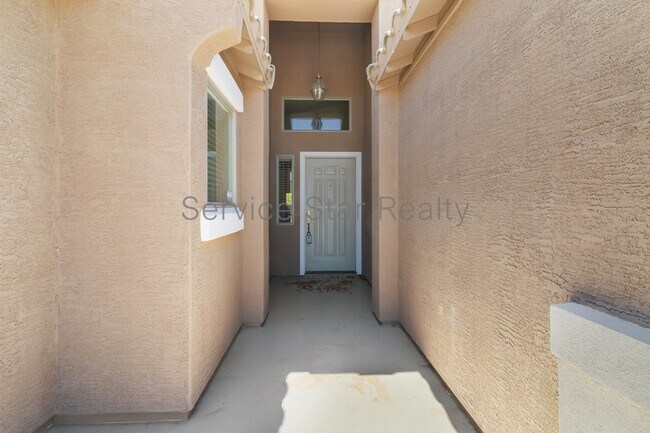 17519 W Columbine Dr Surprise, AZ 85388 photo 3