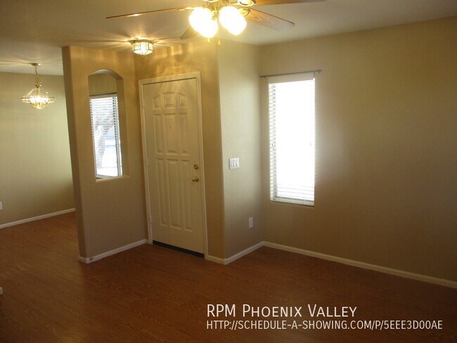 16504 W Moreland St photo 4