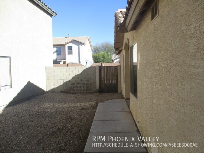 16504 W Moreland St photo 2
