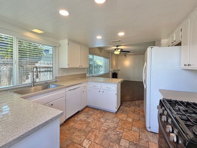 6104 Haas St La Mesa, CA 91942 photo 3