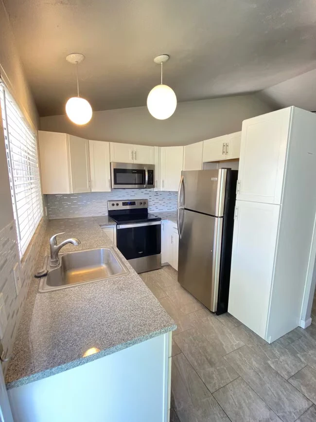 16253 N 18th St Phoenix, AZ 85022 photo 2