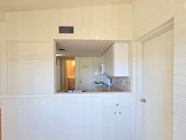 6637 E Cheery Lynn Rd Scottsdale, AZ 85251 photo 2