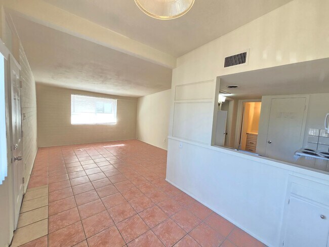 6637 E Cheery Lynn Rd Scottsdale, AZ 85251 photo 4