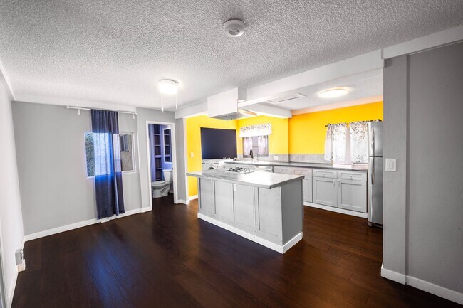 3041 Valle Ave San Diego, CA 92113 photo 4