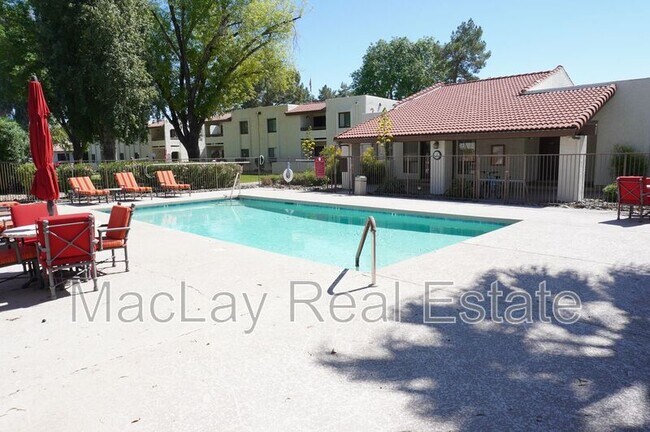 10444 N 69th St Paradise Valley, AZ 85253 photo 2