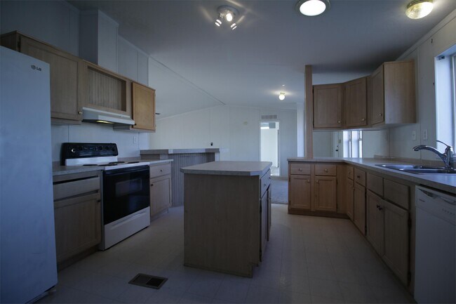 3335 W Solano Dr Eloy, AZ 85131 photo 2