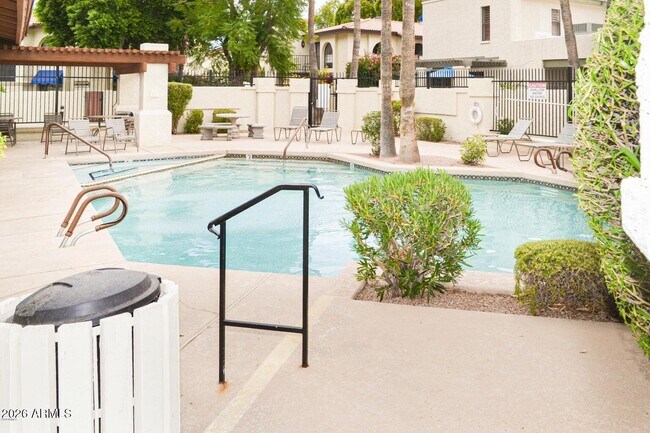5023 E Siesta Dr photo 2