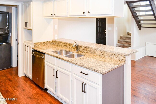 5023 E Siesta Dr photo 3