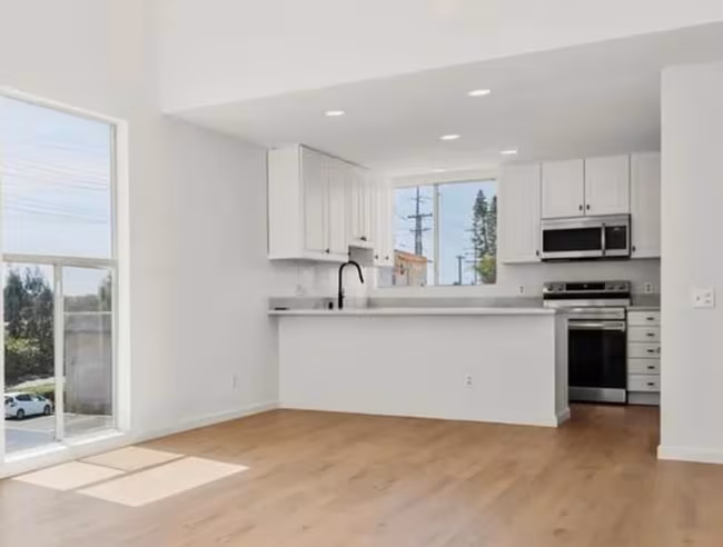1124 Eureka St San Diego, CA 92110 photo 3