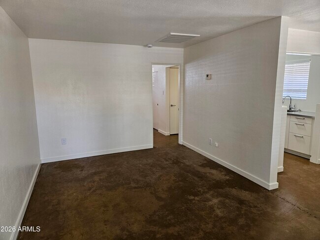 802 W Turney Ave Phoenix, AZ 85013 photo 2