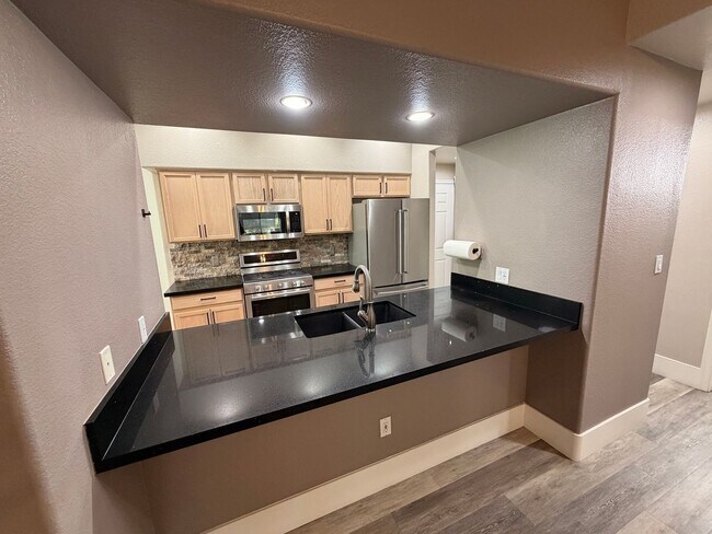 7401 W Arrowhead Clubhouse Dr Glendale, AZ 85308 photo 3