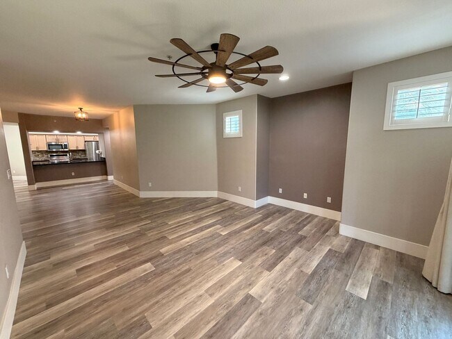 7401 W Arrowhead Clubhouse Dr Glendale, AZ 85308 photo 5