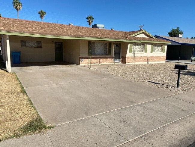 2344 W Echo Ln photo 2