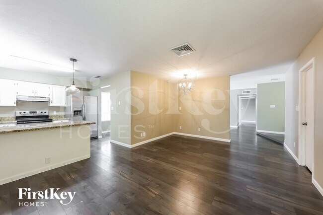 2915 W Danbury Dr Phoenix, AZ 85053 photo 5
