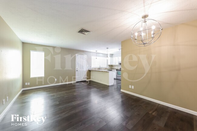 2915 W Danbury Dr Phoenix, AZ 85053 photo 4